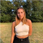 Hola. Doy clases de Lengua e inglés a alumnos de Primaria, ESO y Bachillerato. Empatizo bien con la gente. Soy organizada y responsable. Estudio doble grado de Periodismo y Comunicación Audiovisual. Estoy para ayudarte en lo que necesites